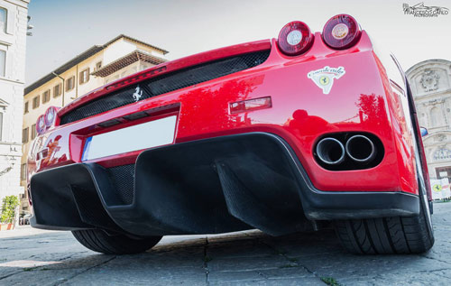 “Huyền thoại” Ferrari Enzo quần tụ trên đất “mẹ” - 3