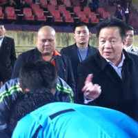 Bóng đá - HN.T&T vỡ trận, bầu Hiền "mắng" trọng tài