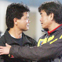 Bóng đá - HN.T&T - V.NB: Văn Sỹ làm đàn anh "tê tái"