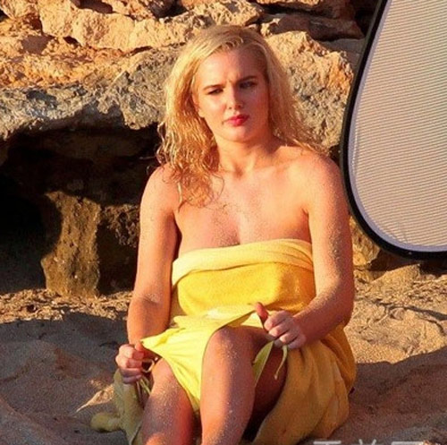 Người đẹp thay đồ giữa thanh thiên bạch nhật - 10