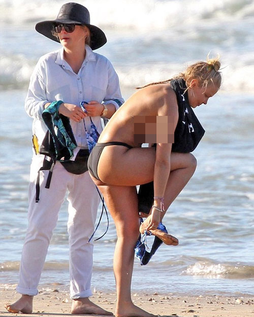 Người đẹp thay đồ giữa thanh thiên bạch nhật - 9