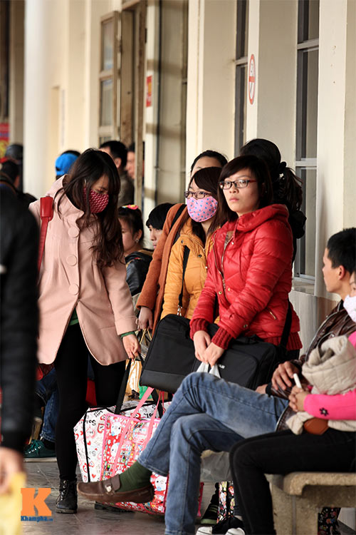 Sinh viên chật vật về quê ăn Tết - 2