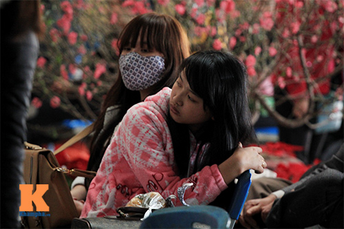 Sinh viên chật vật về quê ăn Tết - 10