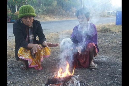 Người biểu tình treo giải thưởng bắt bà Yingluck - 3
