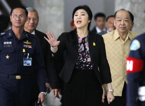 Người biểu tình treo giải thưởng bắt bà Yingluck - 1