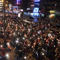 Tin tức trong ngày - Dân "méo mặt" khi qua đường "đắt nhất hành tinh"