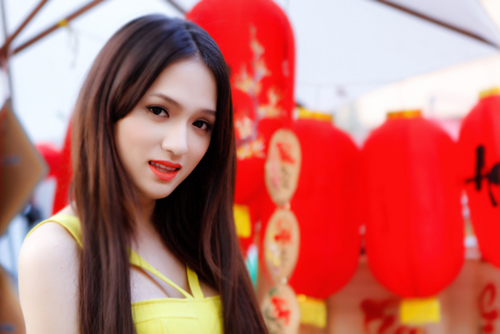 Hương Giang Idol gợi cảm bên sắc mai vàng - 6