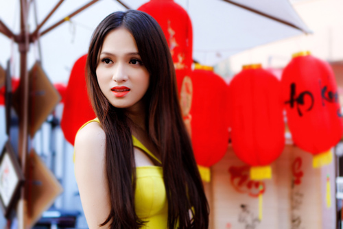 Hương Giang Idol gợi cảm bên sắc mai vàng - 3