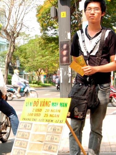 TPHCM: Khắp nơi “bung” đô giả, tiền lẻ - 2