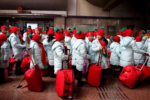 TQ: Dịch vụ "độc" chuyển phát trẻ em về ăn tết - 2