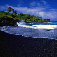 Du lịch - Bãi biển cát đen kỳ lạ ở Hawaii