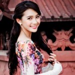 Xu hướng thời trang - Như Thảo lên chùa thả cá cầu bình an