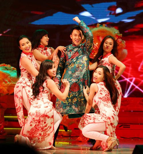 Mr. Đàm quỳ gối tỏ tình Mỹ Tâm - 8