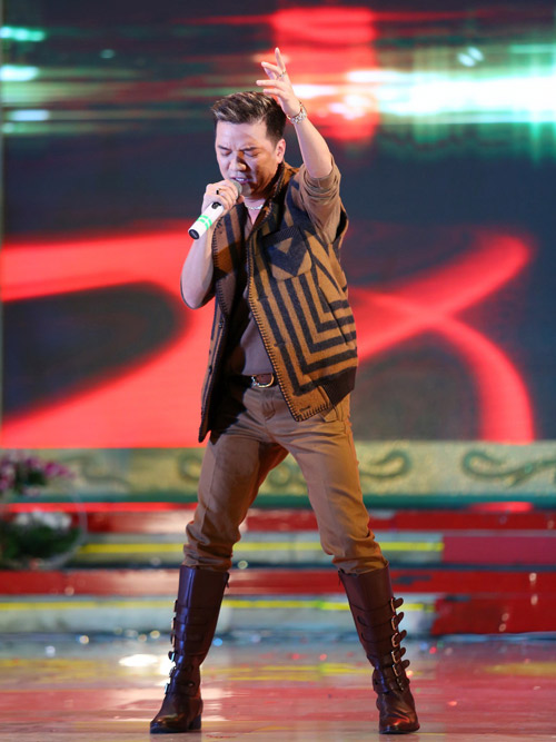 Mr. Đàm quỳ gối tỏ tình Mỹ Tâm - 1