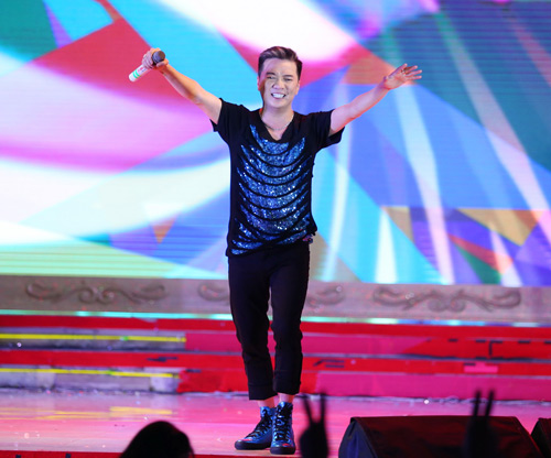 Mr. Đàm quỳ gối tỏ tình Mỹ Tâm - 4