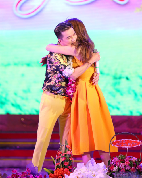 Mr. Đàm quỳ gối tỏ tình Mỹ Tâm - 6