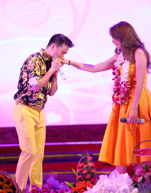 Mr. Đàm quỳ gối tỏ tình Mỹ Tâm - 7