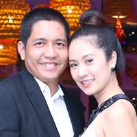 Phim - Vợ chồng Thanh Thúy tình cảm dự tiệc