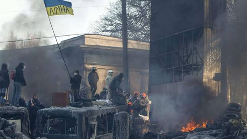 Ukraine: Phe biểu tình chuẩn bị "đánh" cảnh sát - 1
