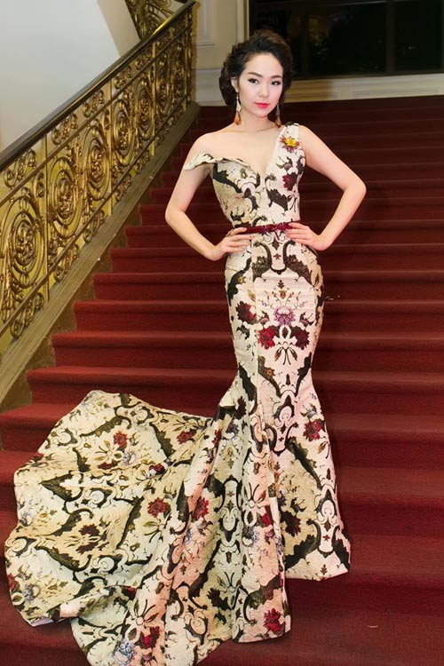 8 bộ đầm đuôi cá gây xao xuyến của Vbiz - 7