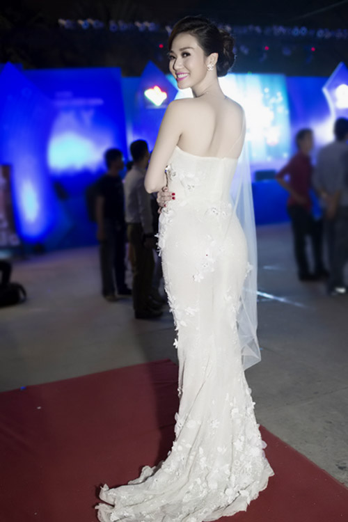 8 bộ đầm đuôi cá gây xao xuyến của Vbiz - 9