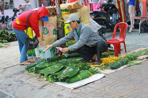 Độc đáo “chợ lá dong” giữa lòng thành phố - 4