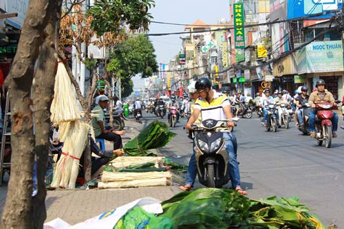 Độc đáo “chợ lá dong” giữa lòng thành phố - 7