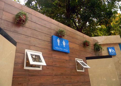 Bên trong nhà vệ sinh 5 sao giữa Sài Gòn - 5