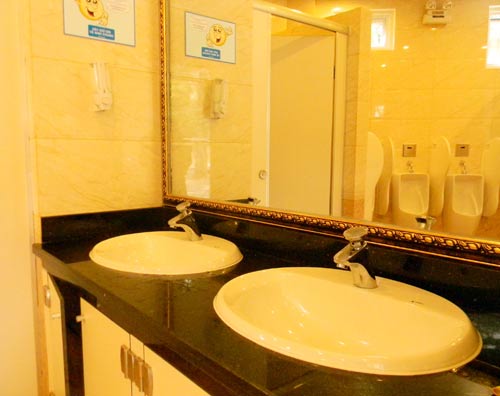 Bên trong nhà vệ sinh 5 sao giữa Sài Gòn - 6