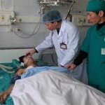 Sức khỏe đời sống - Bệnh nhân bị đâm thủng hai lá phổi, gần đứt tủy sống