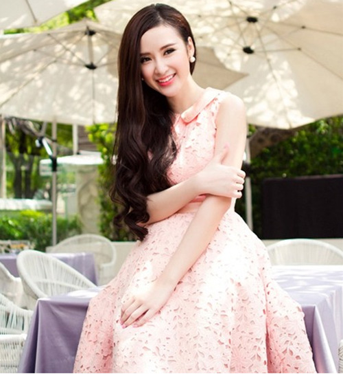 Angela Phương Trinh yêu kiều với váy ren - 4