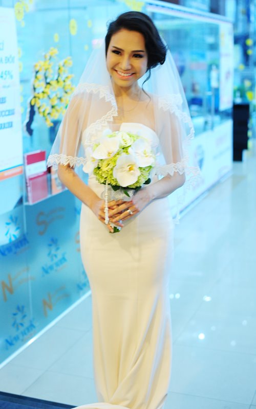 Baggio quỳ gối cầu hôn cô dâu xinh đẹp - 9