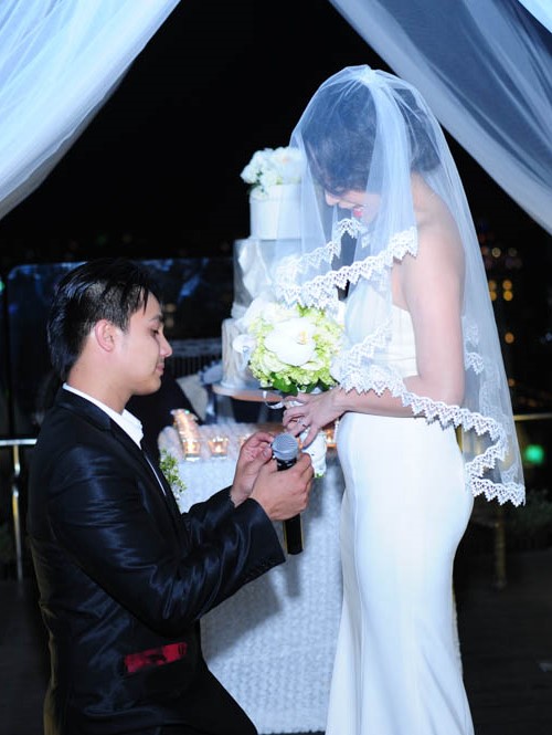 Baggio quỳ gối cầu hôn cô dâu xinh đẹp - 3