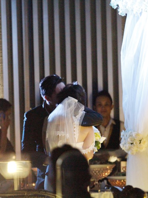 Baggio quỳ gối cầu hôn cô dâu xinh đẹp - 5