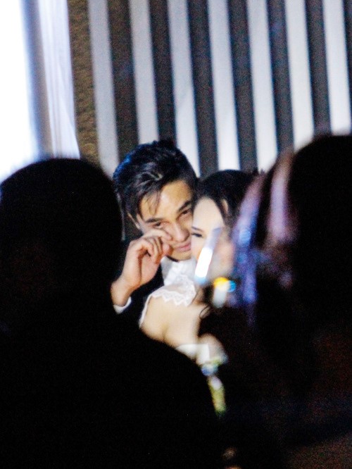 Baggio quỳ gối cầu hôn cô dâu xinh đẹp - 7