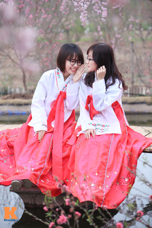 Thiếu nữ diện Hanbok dịu dàng du xuân - 3