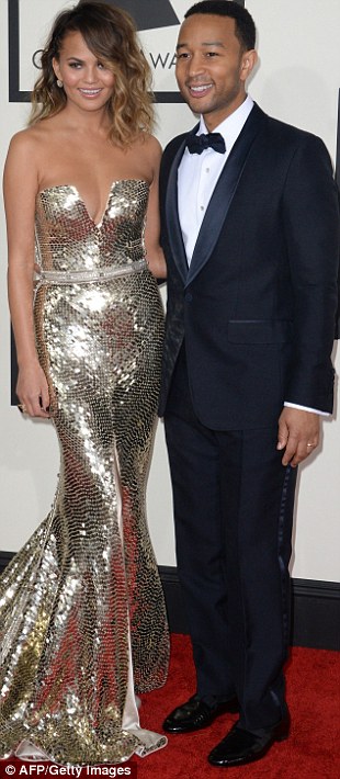 Paris Hilton gây sốc khi mặc xuyên thấu - 4