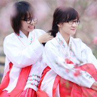 Bạn trẻ - Cuộc sống - Thiếu nữ diện Hanbok dịu dàng du xuân