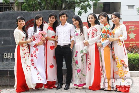 Những thầy giáo “hotboy” nhiều fan hâm mộ - 3