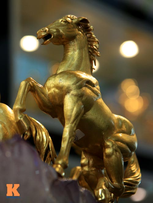 Cận cảnh bộ Bát Mã mạ vàng ở Hà Nội - 5