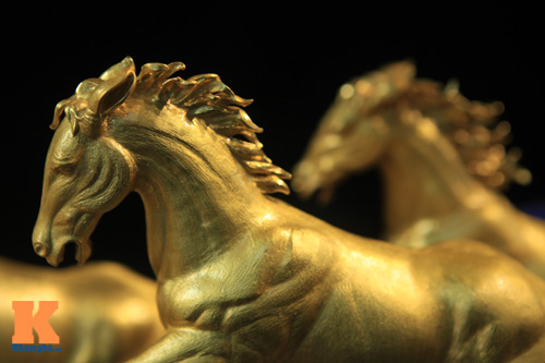 Cận cảnh bộ Bát Mã mạ vàng ở Hà Nội - 10