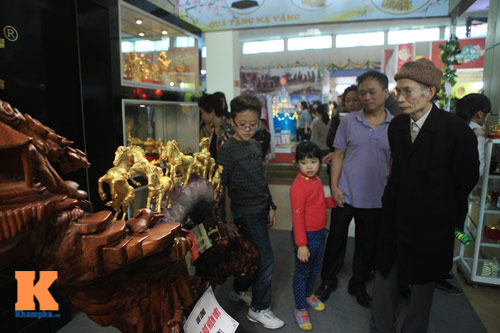 Cận cảnh bộ Bát Mã mạ vàng ở Hà Nội - 11