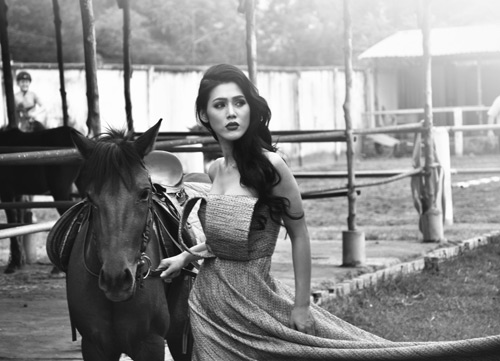 Đinh Phương Ánh khoe dáng bạo đầu năm - 2