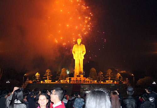 Màn pháo hoa rực rỡ trên khắp đất nước - 15