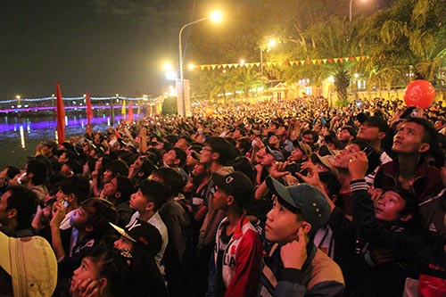Màn pháo hoa rực rỡ trên khắp đất nước - 21