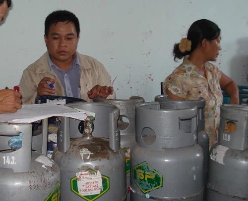 Gas giảm 13.000 đồng/bình 12 kg - 1