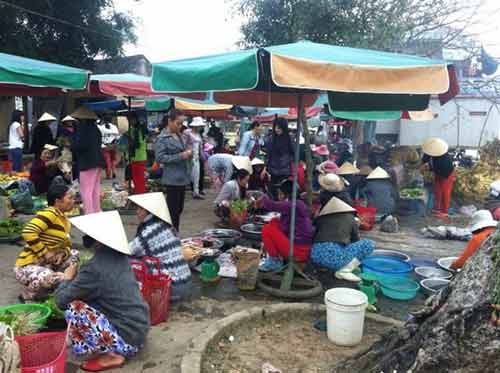 Chợ làng đầu năm bên bến nước - 12