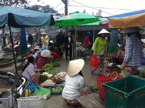 Chợ làng đầu năm bên bến nước - 5