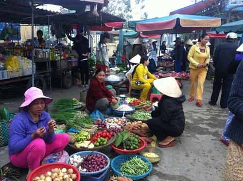 Chợ làng đầu năm bên bến nước - 6