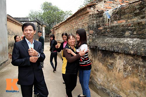 Ông Chấn đi chúc Tết sau 10 năm tù oan - 12